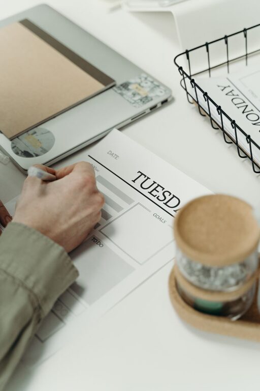Consejos prácticos para organizar una rutina diaria productiva en casa